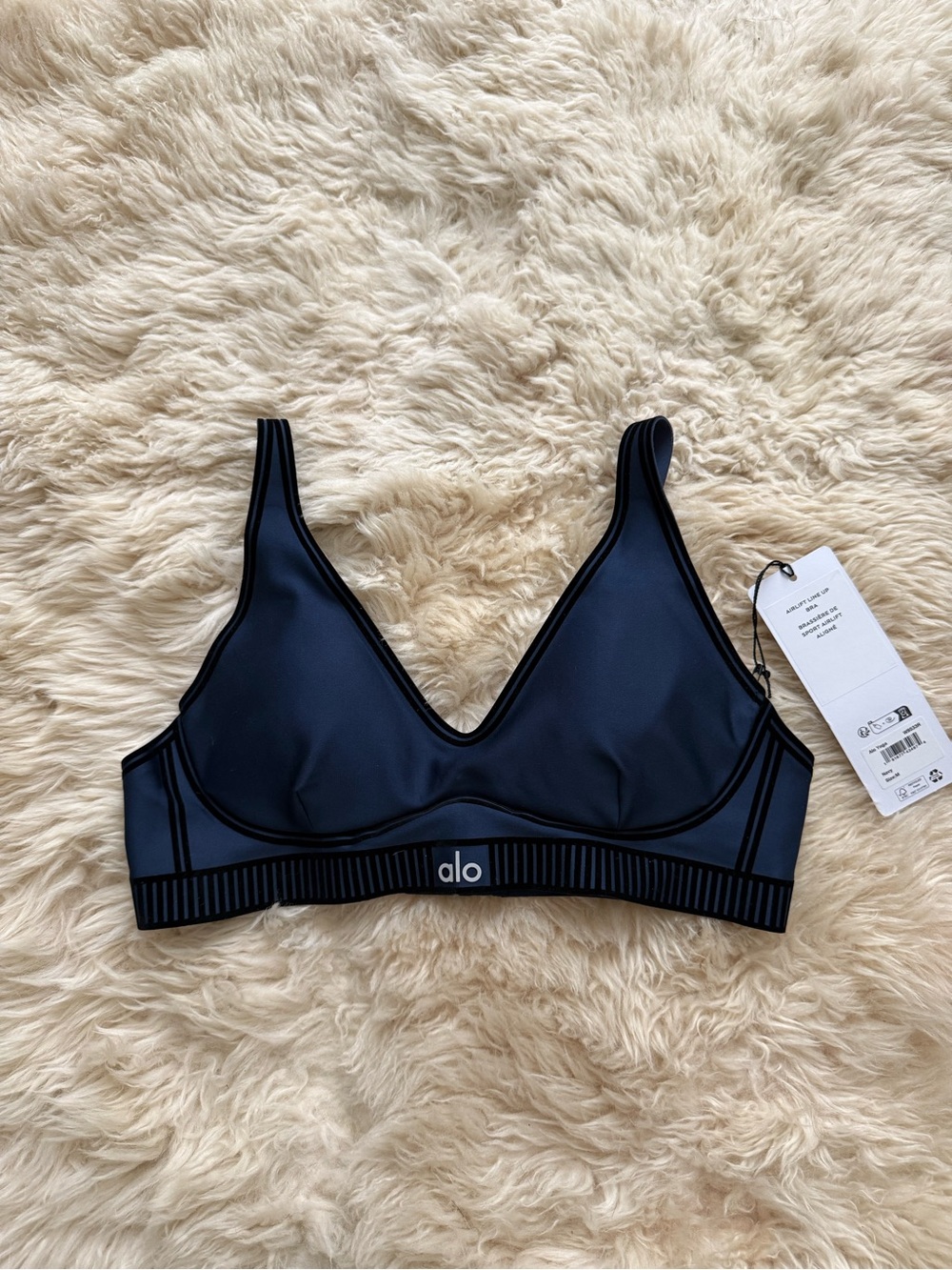 ALO Yoga Navy Airlift Line Up Sports Bra - Picture 2 of 4